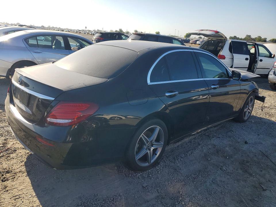 58378216 :رقم المزاد ، WDDZF4KB8JA403995 vin ، 2018 Mercedes-benz E مزاد بيع