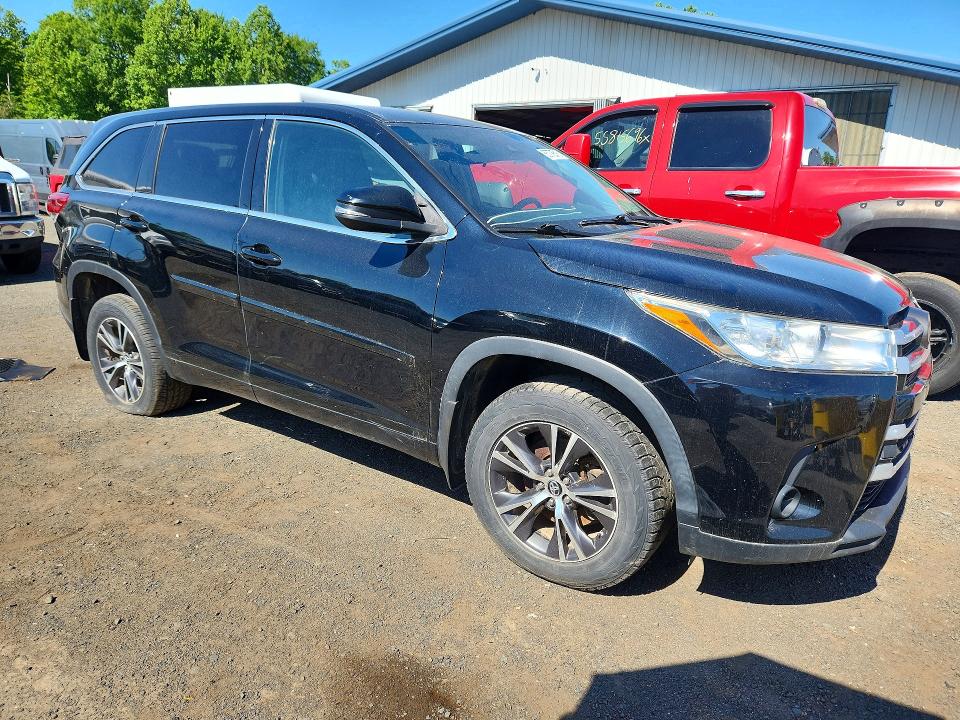 55779616 :رقم المزاد ، 5TDBZRFH7JS898904 vin ، 2018 Toyota Highlander مزاد بيع