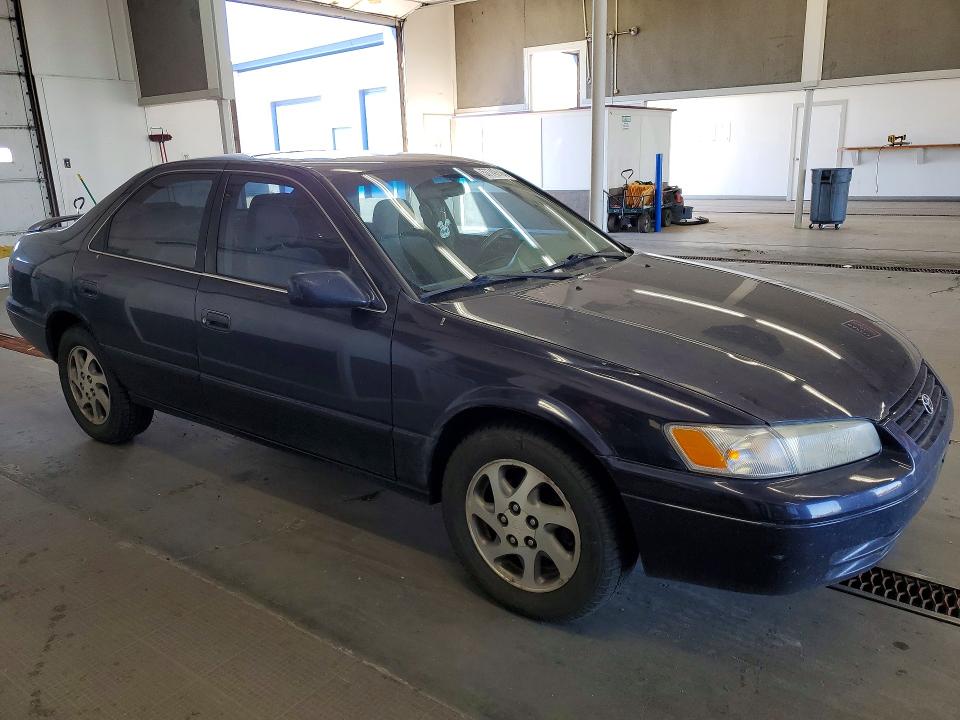 57749406 :رقم المزاد ، 4T1BF22K2XU082314 vin ، 1999 Toyota Camry مزاد بيع