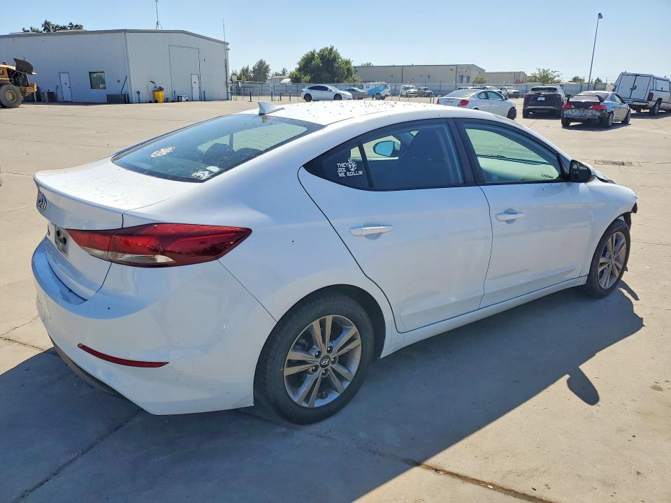 56481016 :رقم المزاد ، 5NPD84LF2JH320300 vin ، 2018 Hyundai Elantra مزاد بيع