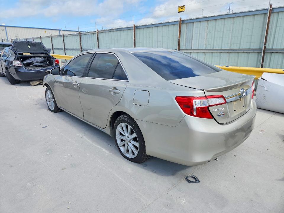 56989746 :رقم المزاد ، 4T4BF1FK0ER374812 vin ، 2014 Toyota Camry مزاد بيع