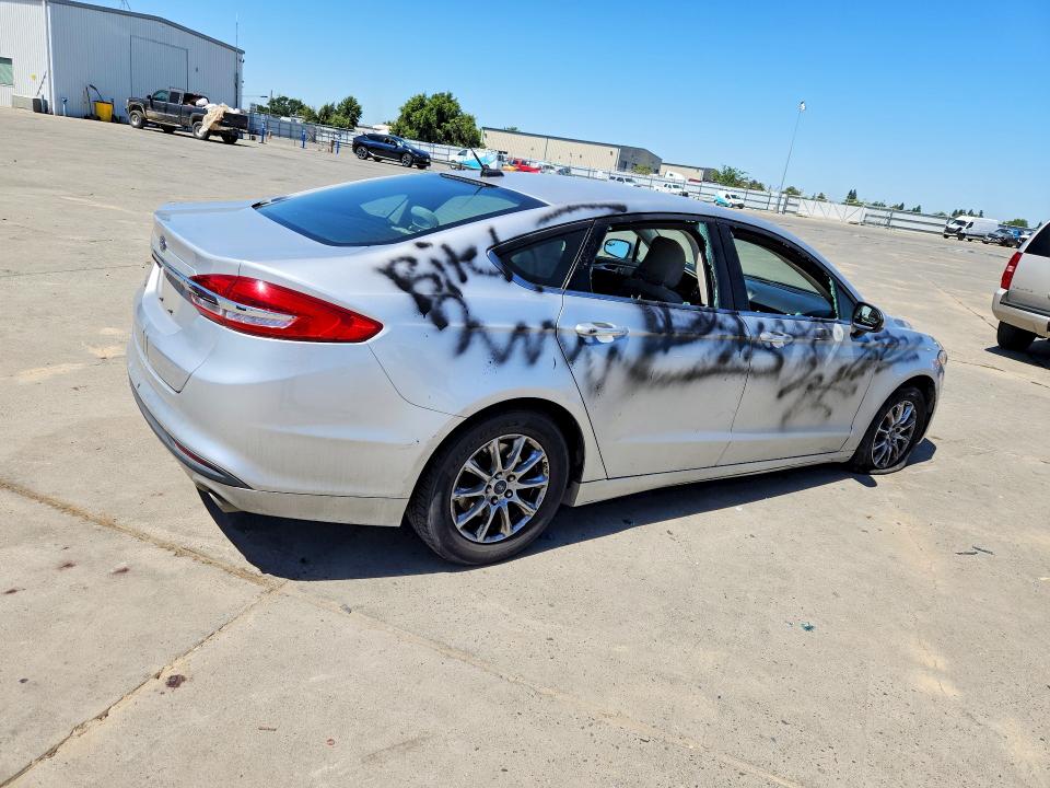 55765836 :رقم المزاد ، 3FA6P0G73JR167971 vin ، 2018 Ford Fusion مزاد بيع