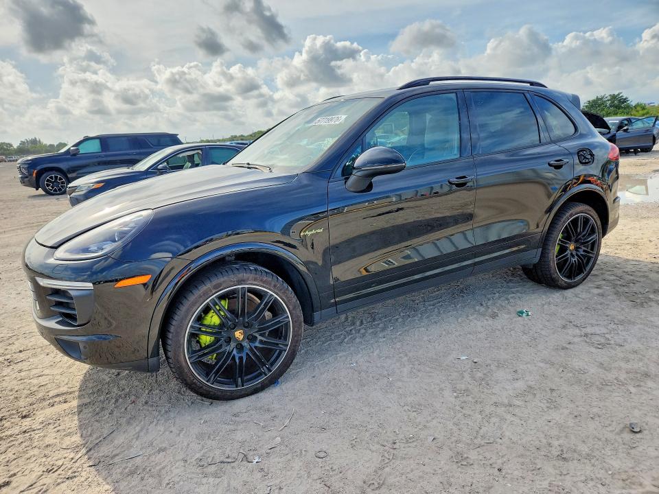 57719976 :رقم المزاد ، WP1AE2A27HLA74946 vin ، 2017 Porsche Cayenne مزاد بيع