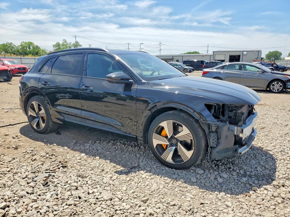 55418576 :رقم المزاد ، WA1LAAGE6NB009910 vin ، 2022 Audi E-tron مزاد بيع
