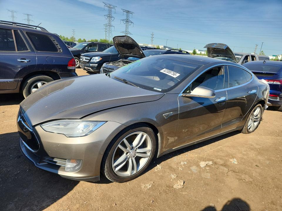 53388756 :رقم المزاد ، 5YJSA1S24FF097157 vin ، 2015 Tesla Model S مزاد بيع