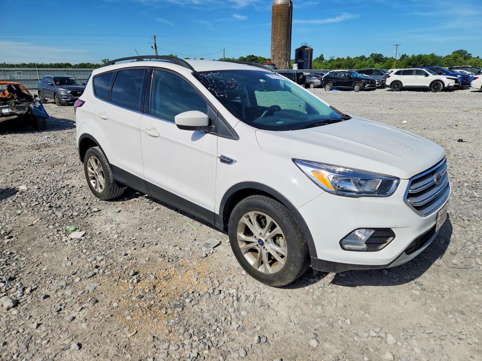 56071886 :رقم المزاد ، 1FMCU0GD6JUB95781 vin ، 2018 Ford Escape مزاد بيع