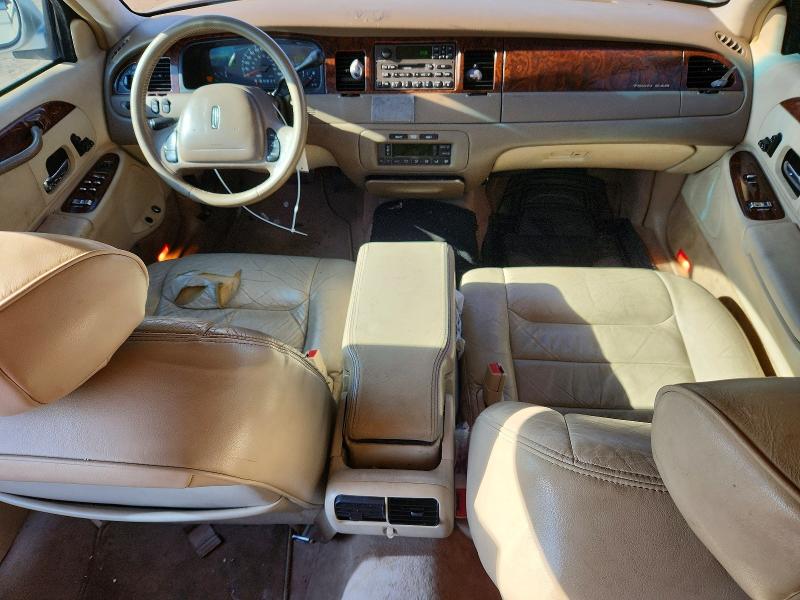 2001 Lincoln Town Car მანქანა იყიდება აუქციონზე, vin: 1LNHM81W21Y633008, აუქციონის ნომერი: 57530396