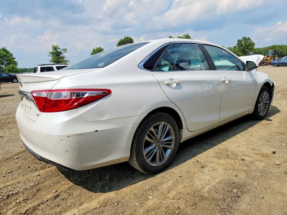 57522806 :رقم المزاد ، 4T1BF1FK8HU450968 vin ، 2017 Toyota Camry مزاد بيع