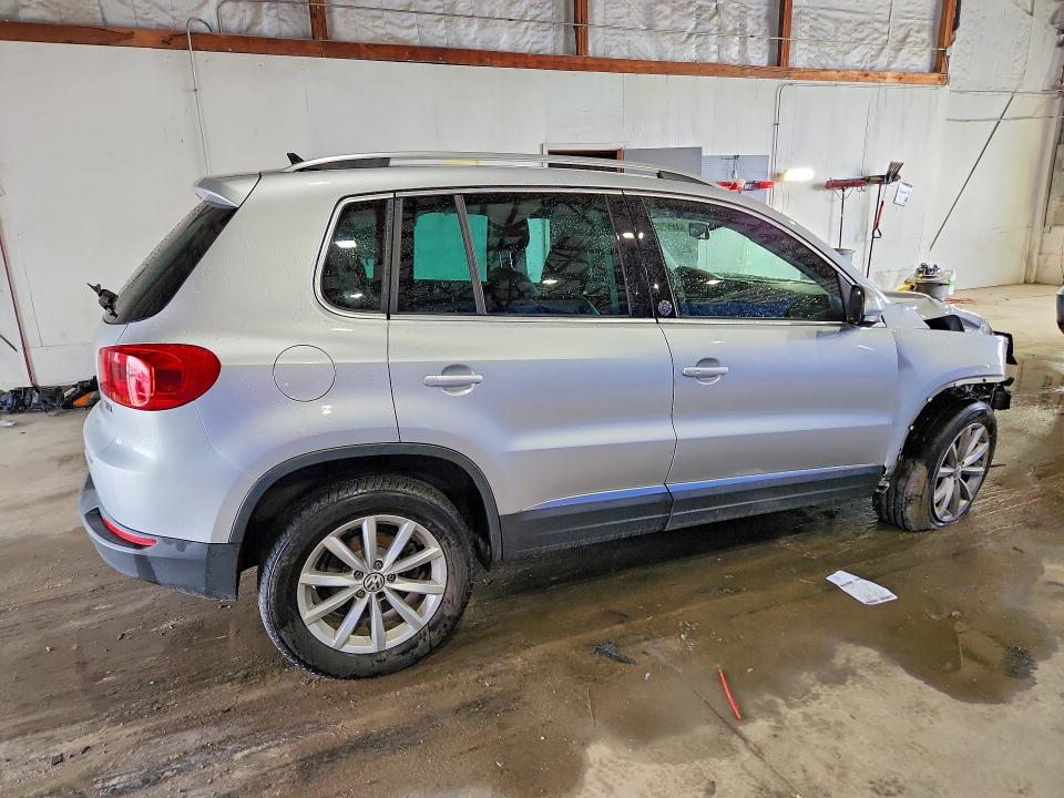 56521856 :رقم المزاد ، WVGRV7AX8HW508024 vin ، 2017 Volkswagen Tiguan مزاد بيع