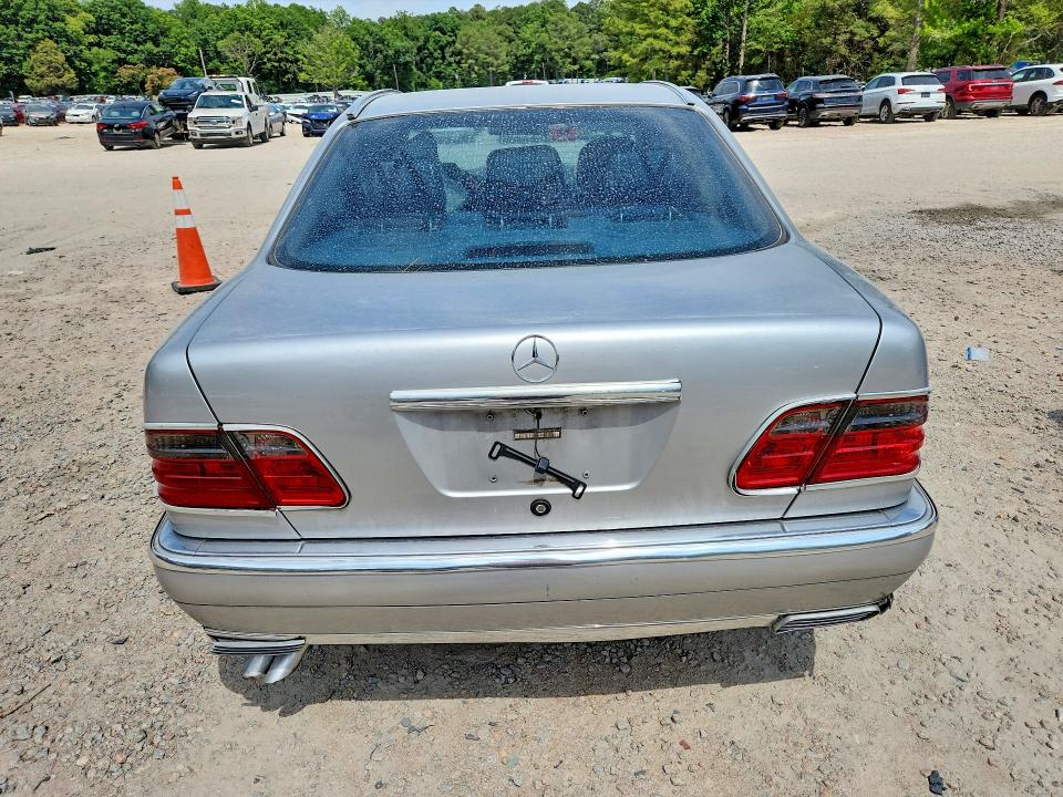 57129286 :رقم المزاد ، WDBJF65H4XA763288 vin ، 1999 Mercedes-benz E مزاد بيع