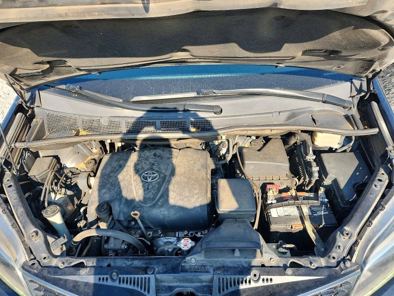 56952026 :رقم المزاد ، 5TDXZ3DC0JS955065 vin ، 2018 Toyota Sienna مزاد بيع
