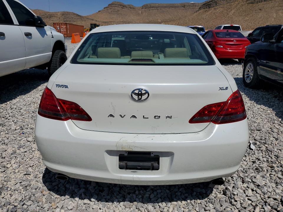 57734226 :رقم المزاد ، 4T1BK36B68U282500 vin ، 2008 Toyota Avalon مزاد بيع