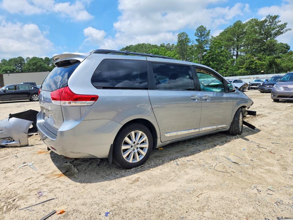 74513425 :رقم المزاد ، 5TDJK3DC5BS019552 vin ، 2011 Toyota Sienna مزاد بيع