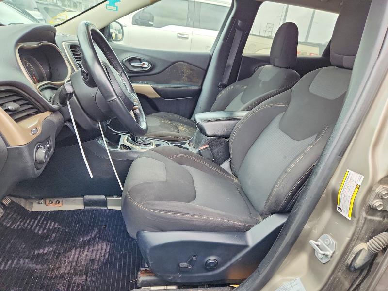 56148456 :رقم المزاد ، 1C4PJLCS3HW602930 vin ، 2017 Jeep Cherokee مزاد بيع