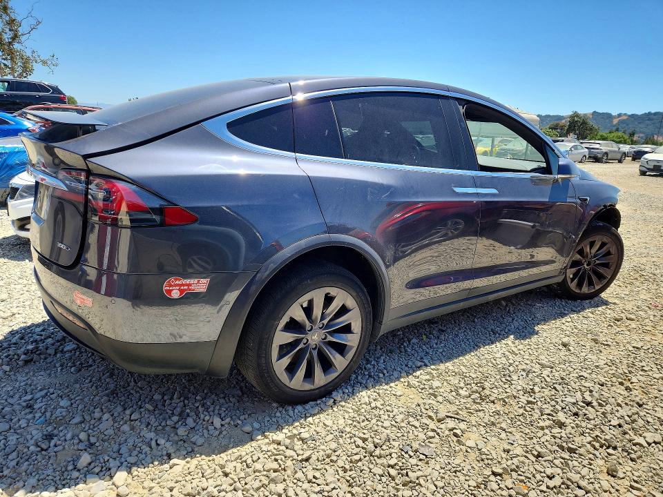 58939126 :رقم المزاد ، 5YJXCBE22JF091383 vin ، 2018 Tesla Model X مزاد بيع