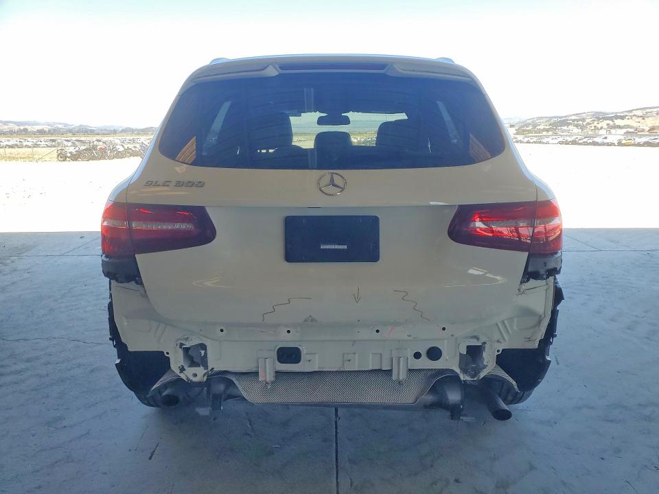 57628656 :رقم المزاد ، WDC0G4JB7JV083721 vin ، 2018 Mercedes-benz Glc مزاد بيع