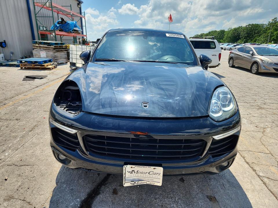 54926806 :رقم المزاد ، WP1AA2A29HKA80782 vin ، 2017 Porsche Cayenne مزاد بيع
