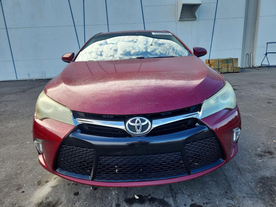 57233476 :رقم المزاد ، 4T1BF1FK3HU641875 vin ، 2017 Toyota Camry مزاد بيع
