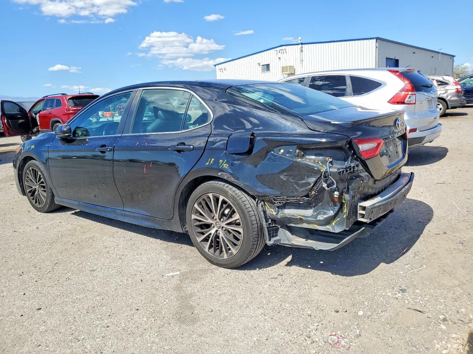 58995126 :رقم المزاد ، 4T1B11HK8JU048644 vin ، 2018 Toyota Camry مزاد بيع