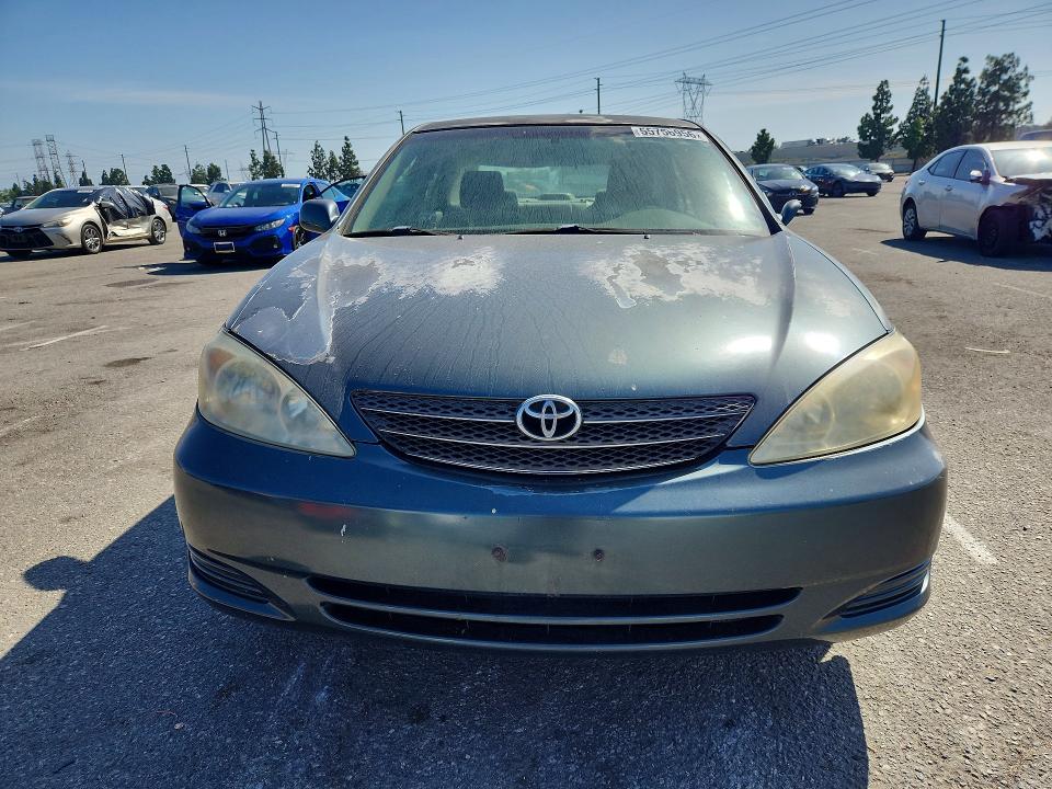 55756956 :رقم المزاد ، JTDBE32K720021568 vin ، 2002 Toyota Camry مزاد بيع