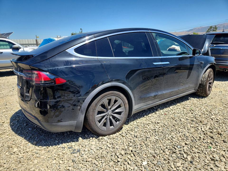 Продажа на аукционе авто 2018 Tesla Model X, vin: 5YJXCBE23JF100107, номер лота: 55827316