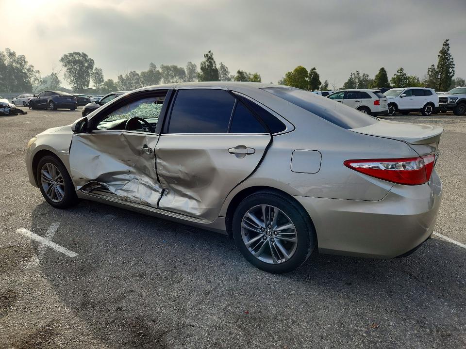 55887536 :رقم المزاد ، 4T1BF1FK6HU801957 vin ، 2017 Toyota Camry مزاد بيع