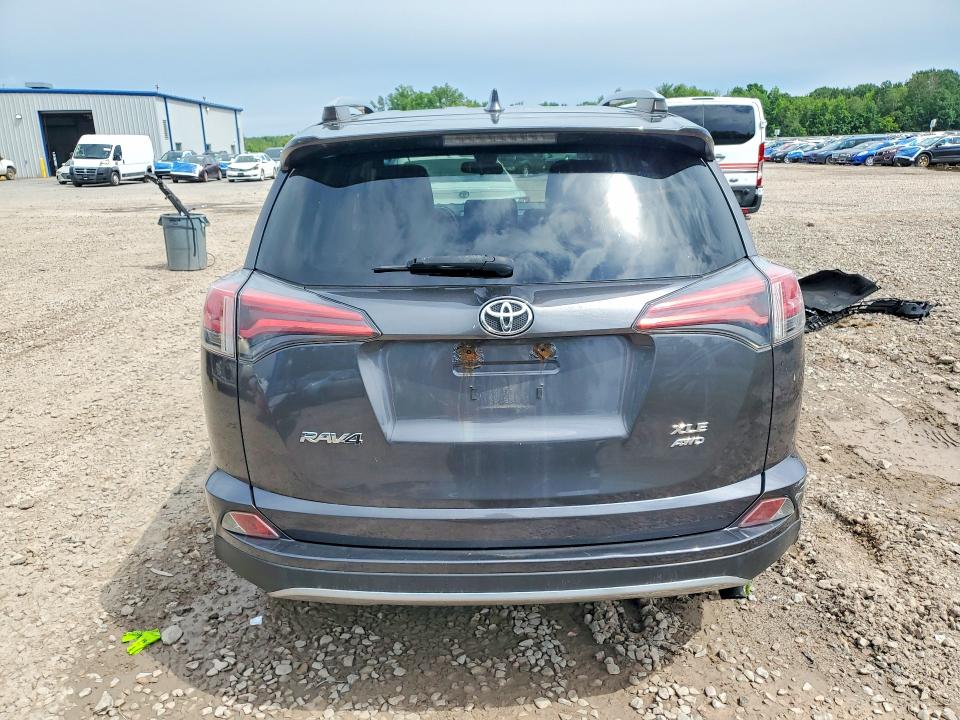 58560966 :رقم المزاد ، JTMRFREV9JJ189466 vin ، 2018 Toyota Rav4 مزاد بيع