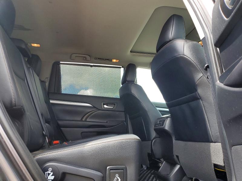 Продажа на аукционе авто 2019 Toyota Highlander, vin: 5TDJZRFH7KS592721, номер лота: 57809086