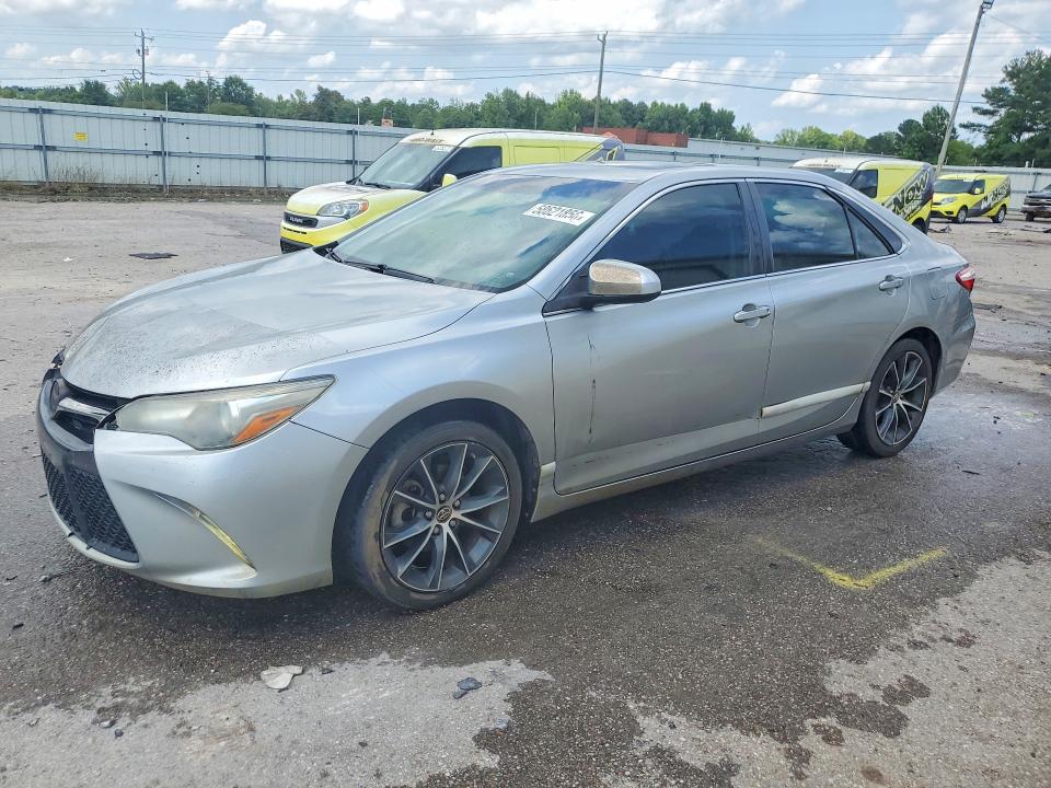 58621856 :رقم المزاد ، 4T1BF1FK5FU474657 vin ، 2015 Toyota Camry مزاد بيع