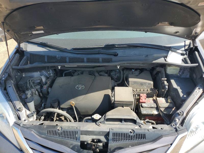 56058626 :رقم المزاد ، 5TDJZ3DC5HS153918 vin ، 2017 Toyota Sienna مزاد بيع