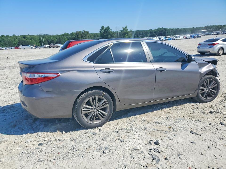 56033106 :رقم المزاد ، 4T1BF1FK0HU679774 vin ، 2017 Toyota Camry مزاد بيع