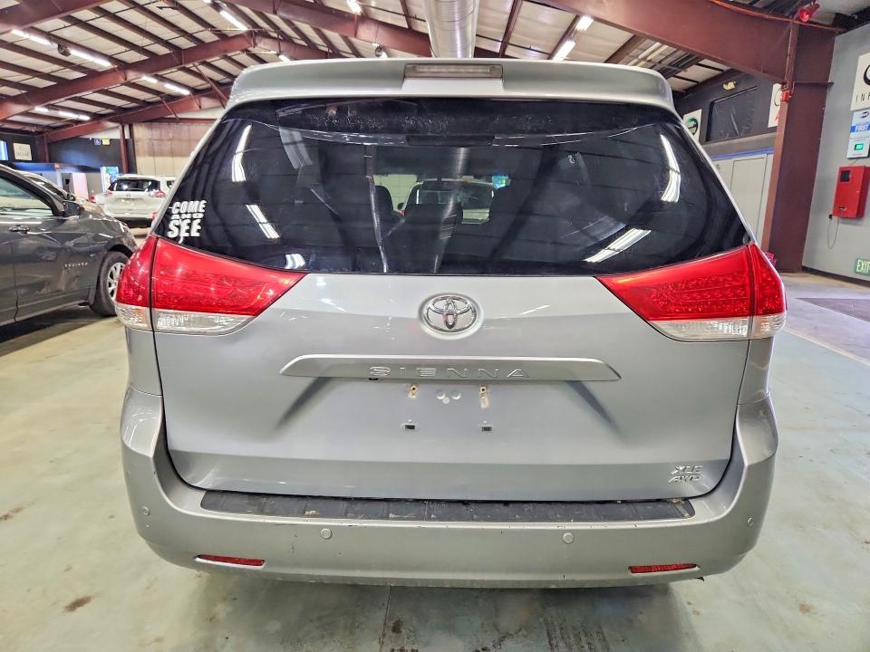 58784856 :رقم المزاد ، 5TDDK3DC0ES090711 vin ، 2014 Toyota Sienna مزاد بيع