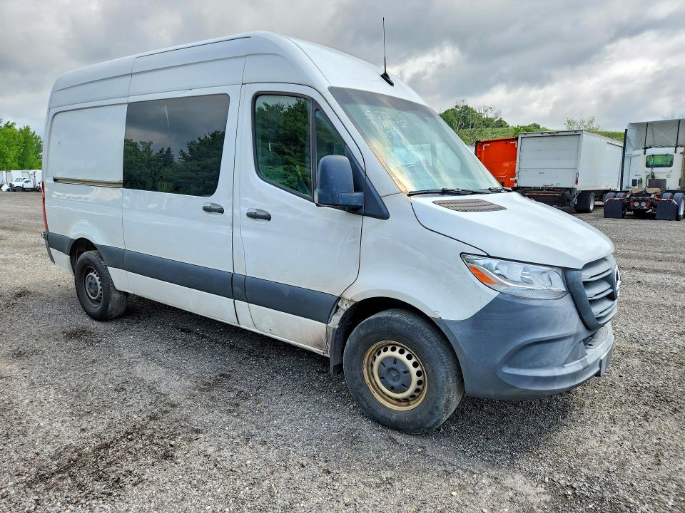 57777986 :رقم المزاد ، W1Y4EBHY4NT086696 vin ، 2022 Mercedes-benz Sprinter مزاد بيع