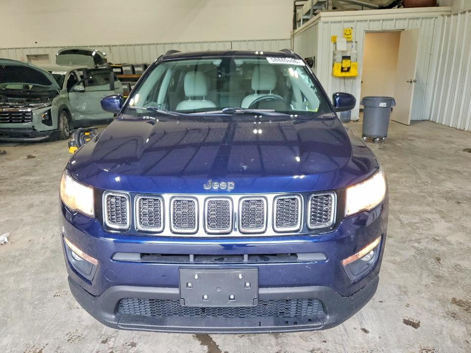 58880696 :رقم المزاد ، 3C4NJDBB0JT315703 vin ، 2018 Jeep Compass مزاد بيع