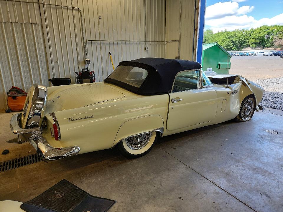 1956 Ford Thunderbird მანქანა იყიდება აუქციონზე, vin: P6FH197400, აუქციონის ნომერი: 58286336