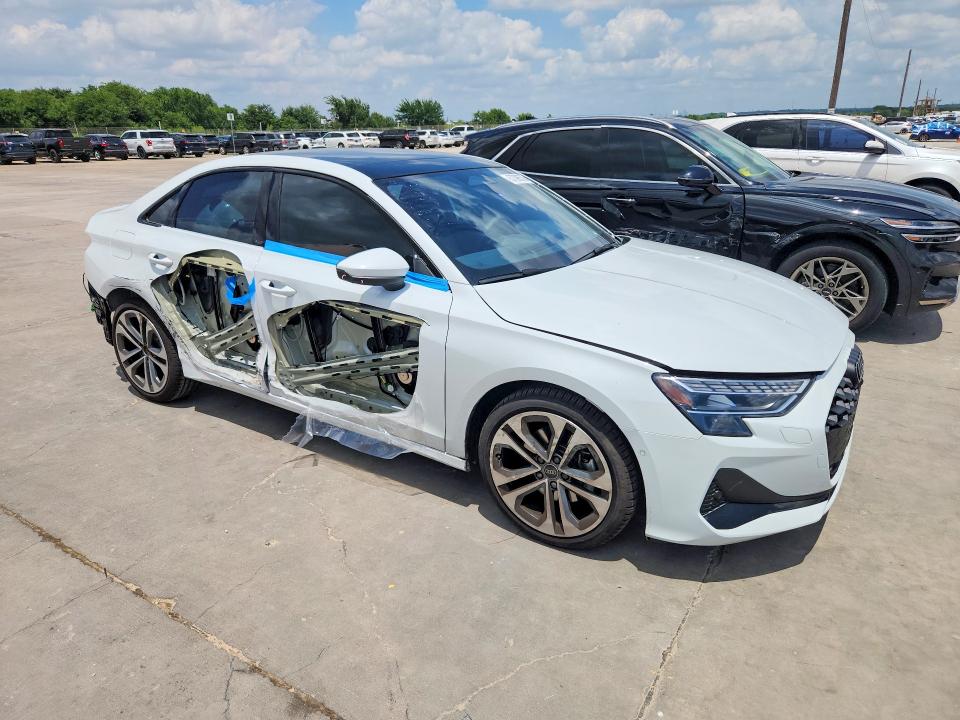 Продажа на аукционе авто 2026 Audi A3, vin: WAUHUDGY4TA044573, номер лота: 57398576