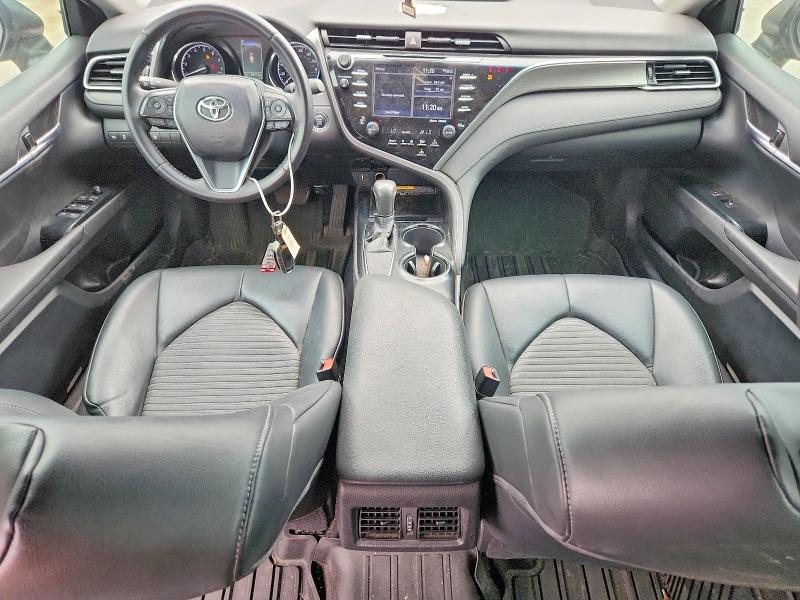 56925686 :رقم المزاد ، 4T1B11HK0JU139973 vin ، 2018 Toyota Camry مزاد بيع