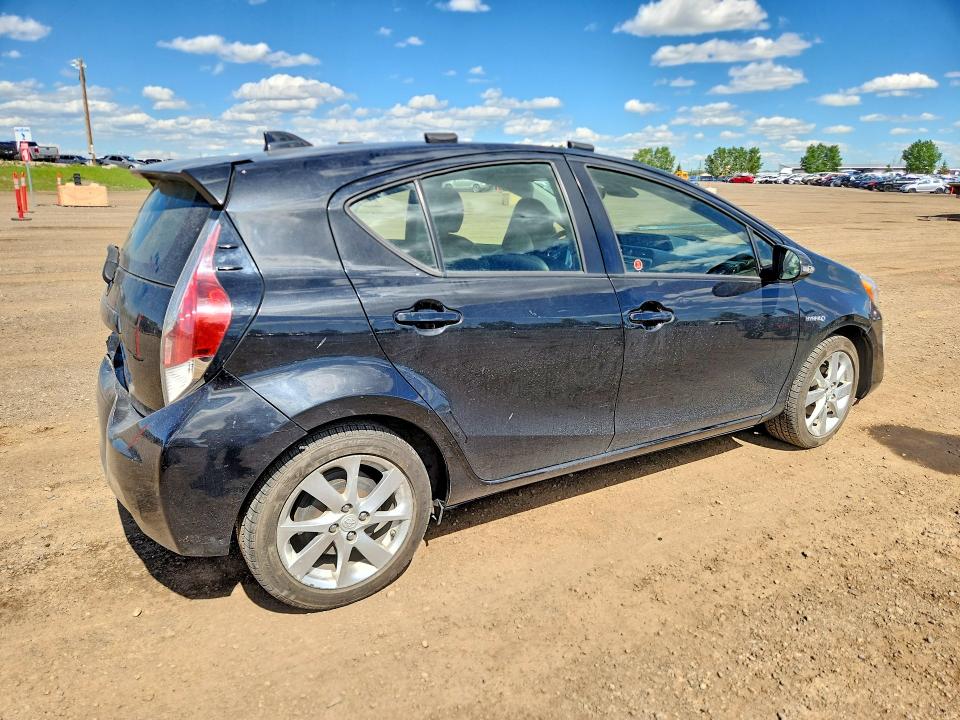 56448826 :رقم المزاد ، JTDKDTB33G1118666 vin ، 2016 Toyota Prius C مزاد بيع