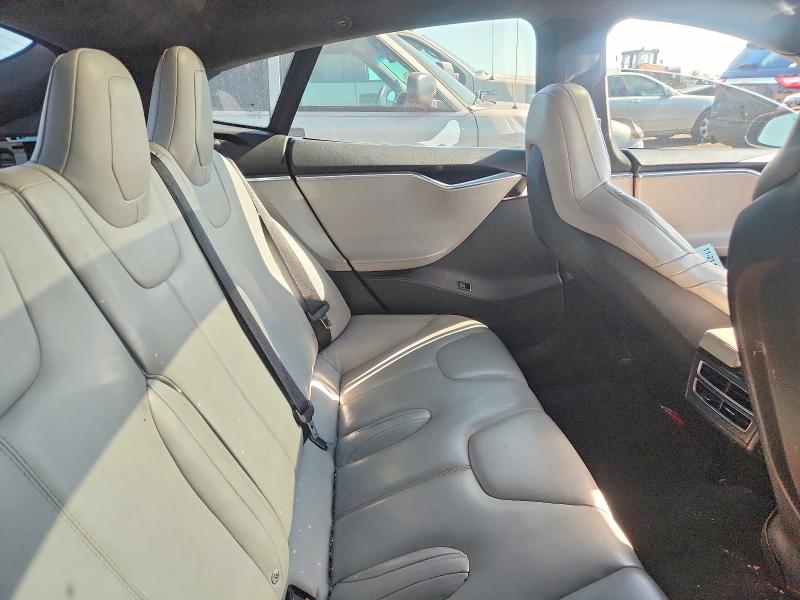 53388756 :رقم المزاد ، 5YJSA1S24FF097157 vin ، 2015 Tesla Model S مزاد بيع