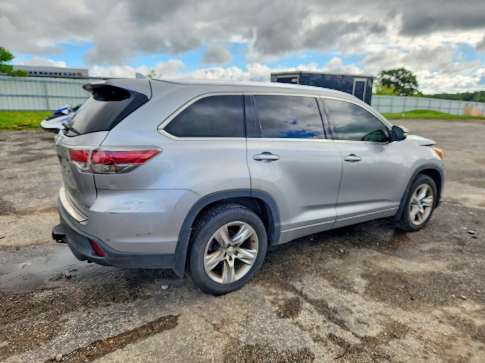 57530866 :رقم المزاد ، 5TDDKRFH0FS118830 vin ، 2015 Toyota Highlander مزاد بيع