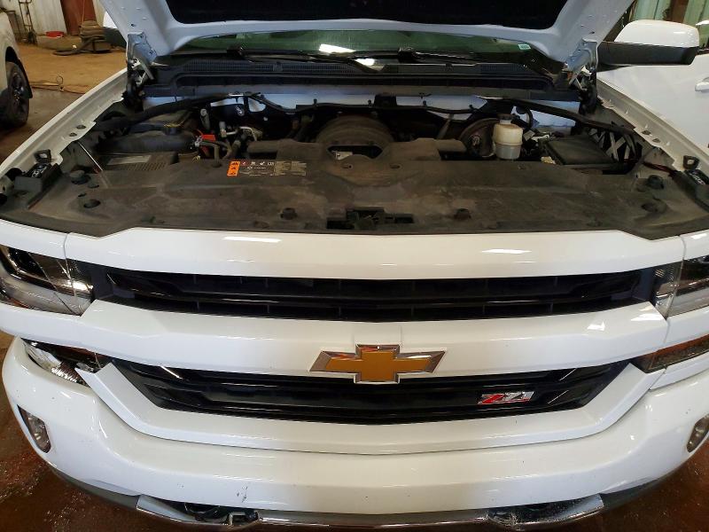 57335766 :رقم المزاد ، 3GCUKREC4JG563360 vin ، 2018 Chevrolet Silverado مزاد بيع