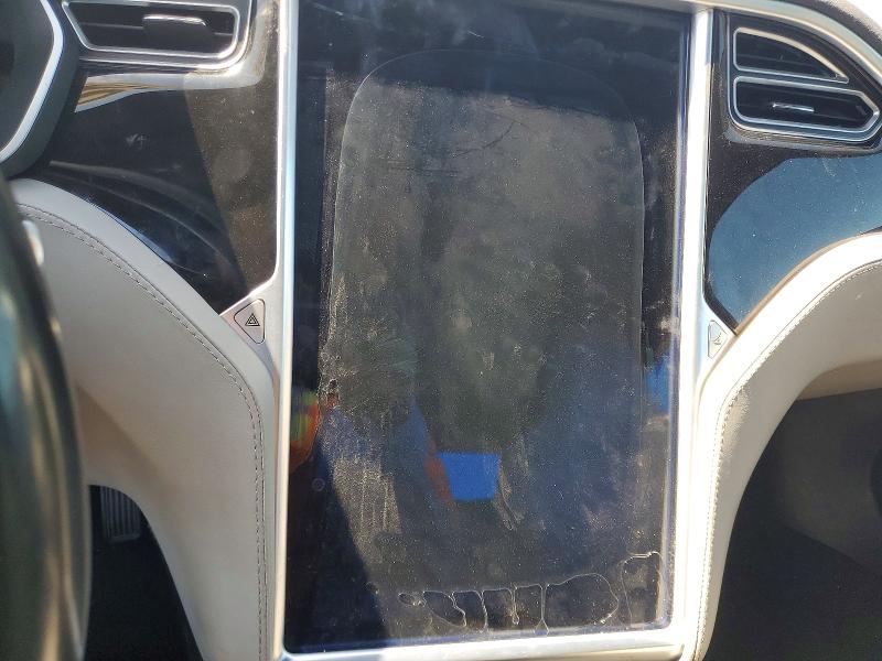 56996116 :رقم المزاد ، 5YJSA1E22FF120253 vin ، 2015 Tesla Model S مزاد بيع