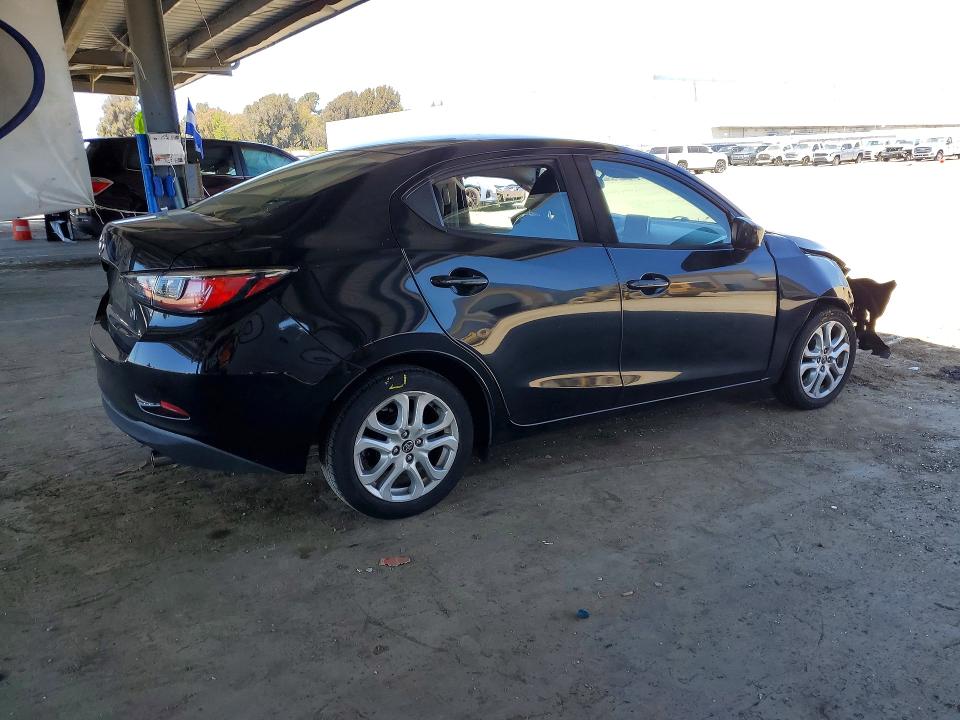 55825476 :رقم المزاد ، 3MYDLBYV3HY180999 vin ، 2017 Toyota Yaris Ia مزاد بيع