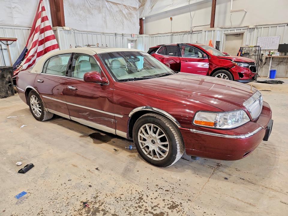 Продажа на аукционе авто 2004 Lincoln Town Car, vin: 1LNHM83W24Y612273, номер лота: 55868716