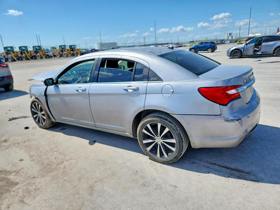 55891776 :رقم المزاد ، 1C3CCBCG3DN651466 vin ، 2013 Chrysler 200 مزاد بيع