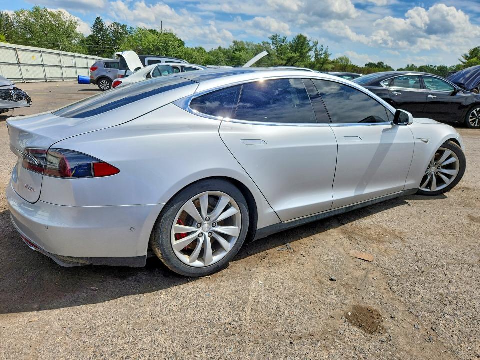 Продажа на аукционе авто 2015 Tesla Model S, vin: 5YJSA1H22FFP69885, номер лота: 57190626