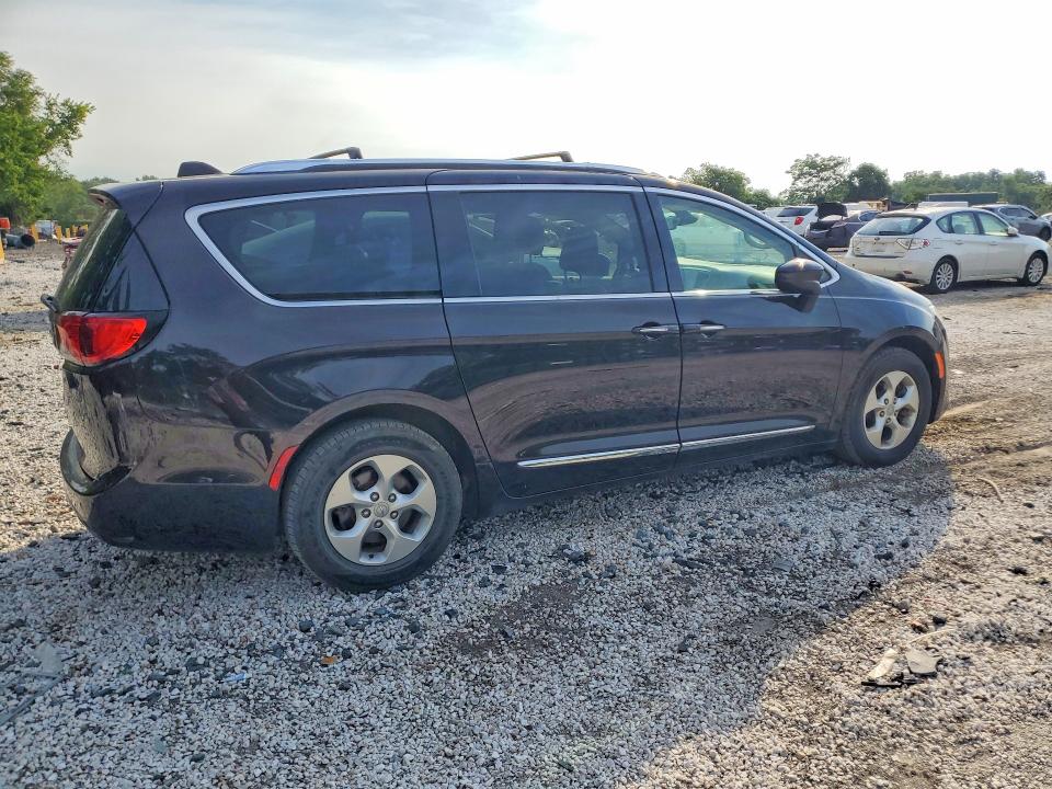 58370146 :رقم المزاد ، 2C4RC1EG6HR689201 vin ، 2017 Chrysler Pacifica مزاد بيع