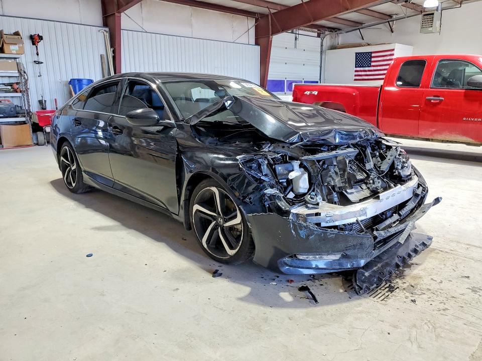 56541686 :رقم المزاد ، 1HGCV1F30JA225280 vin ، 2018 Honda Accord مزاد بيع