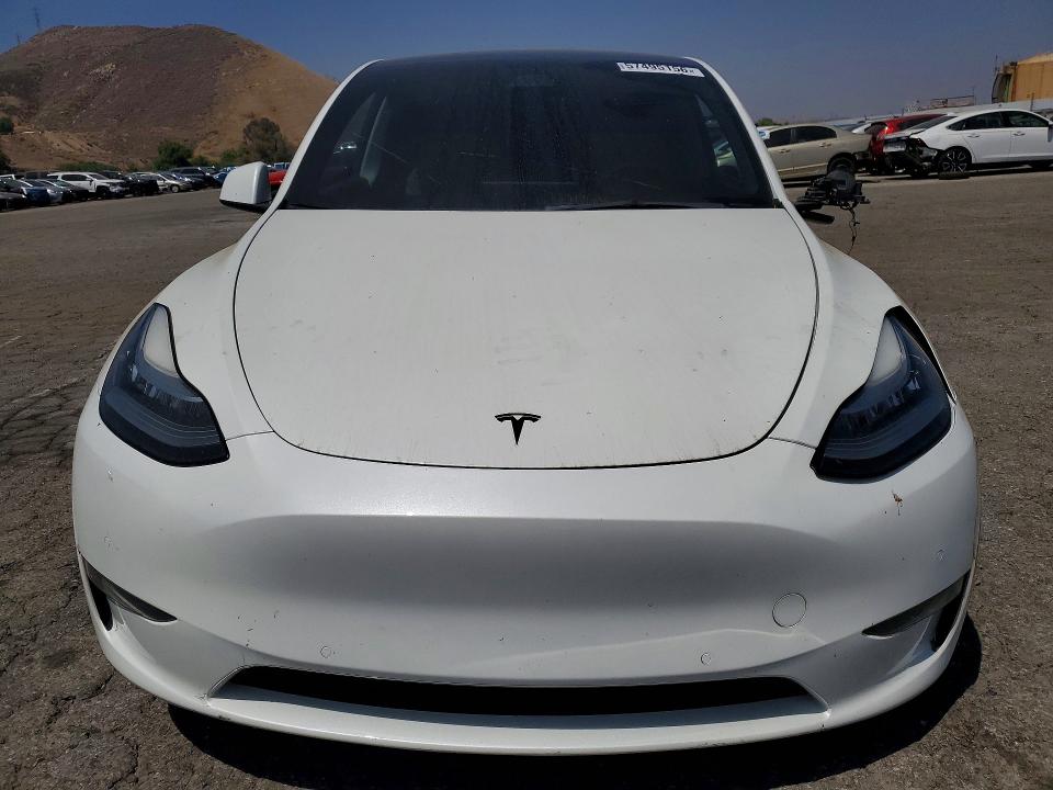 57495156 :رقم المزاد ، 7SAYGDEE9NF354346 vin ، 2022 Tesla Model Y مزاد بيع
