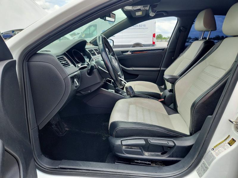 56818976 :رقم المزاد ، 3VWD17AJXFM408863 vin ، 2015 Volkswagen Jetta مزاد بيع